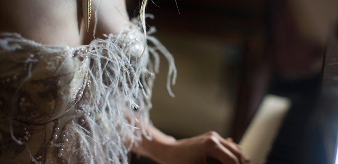 White ceramic Finejewelry set in piano concert at manor house