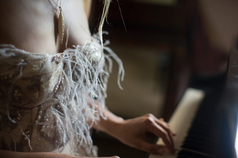 White ceramic Finejewelry set in piano concert at manor house