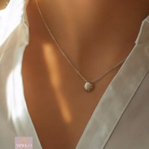 Meaningful Jewelry Gift - lilac petite pendant in white gold in office style