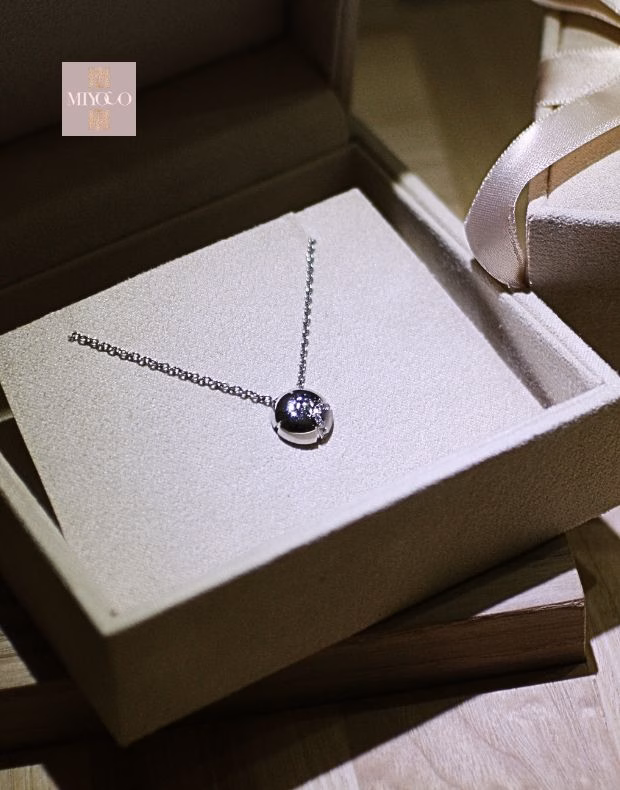 Meaningful Jewelry Gift - lilac petite pendant in white gold